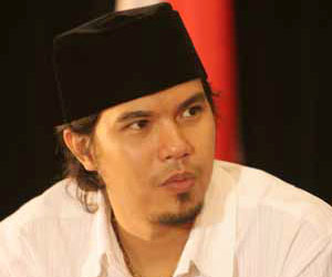 89ahmad dhani peci.jpg